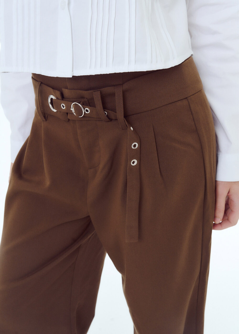 Pantalón sastrero con pinza y cinto AW25-PA02 - Imagen 2